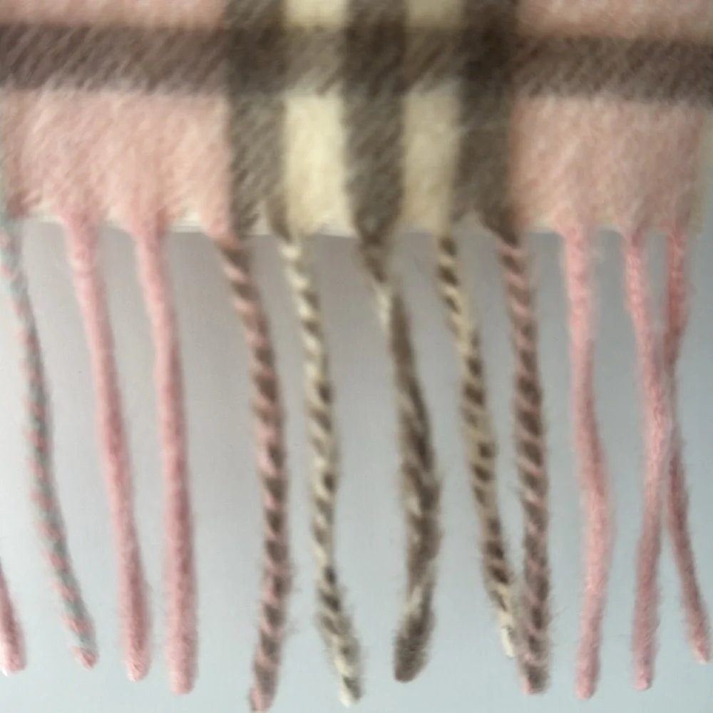 BURBERRY 🚨NEW beautiful rare pink scarf baby blue stripe